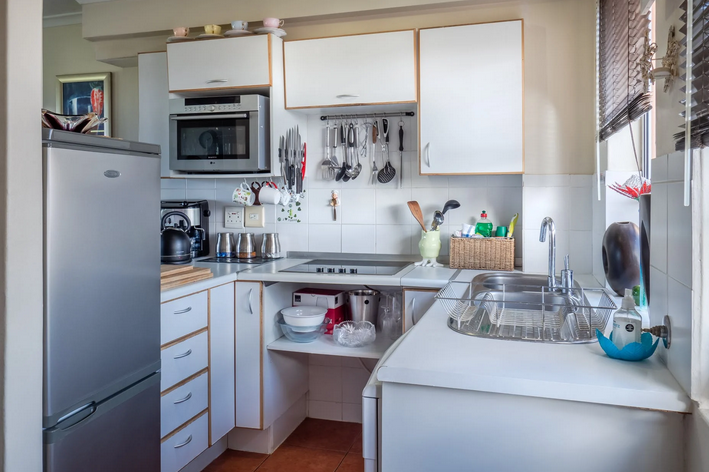 3 Surprising Health Benefits of Keeping Your Fridge Clean and Organized
